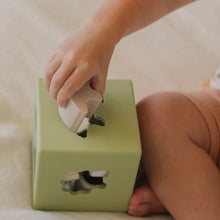 Load image into Gallery viewer, SILICONE SORTING BOX - ANIMALS