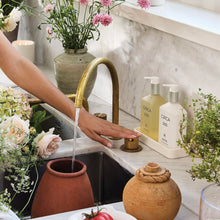 Load image into Gallery viewer, JASMINE &amp; MAGNOLIA 450ML HAND LOTION
